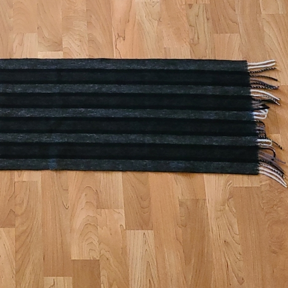 NEW Jeffrey Bank 100% Wool Scarf Black Grey Stripe Fringe Wide Winter 55 x 12in - Picture 10 of 10